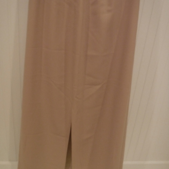 Woman's Skirt - Picture 2 of 3